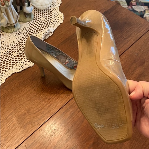 Tahari Women's Beige Peep Toe Heels - Picture 3 of 3